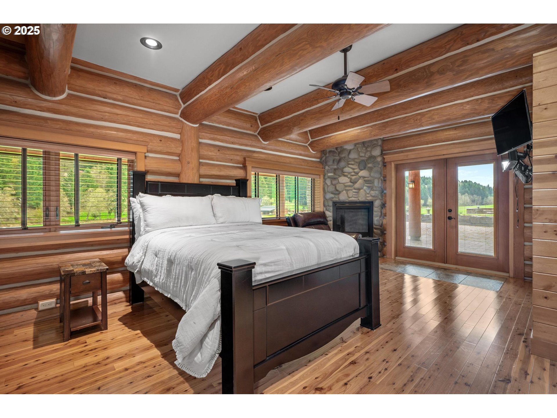 61612 Fays Lane St. Helens, OR 97051 - Photo 11 of 37 a bedroom with a bed window and a table
