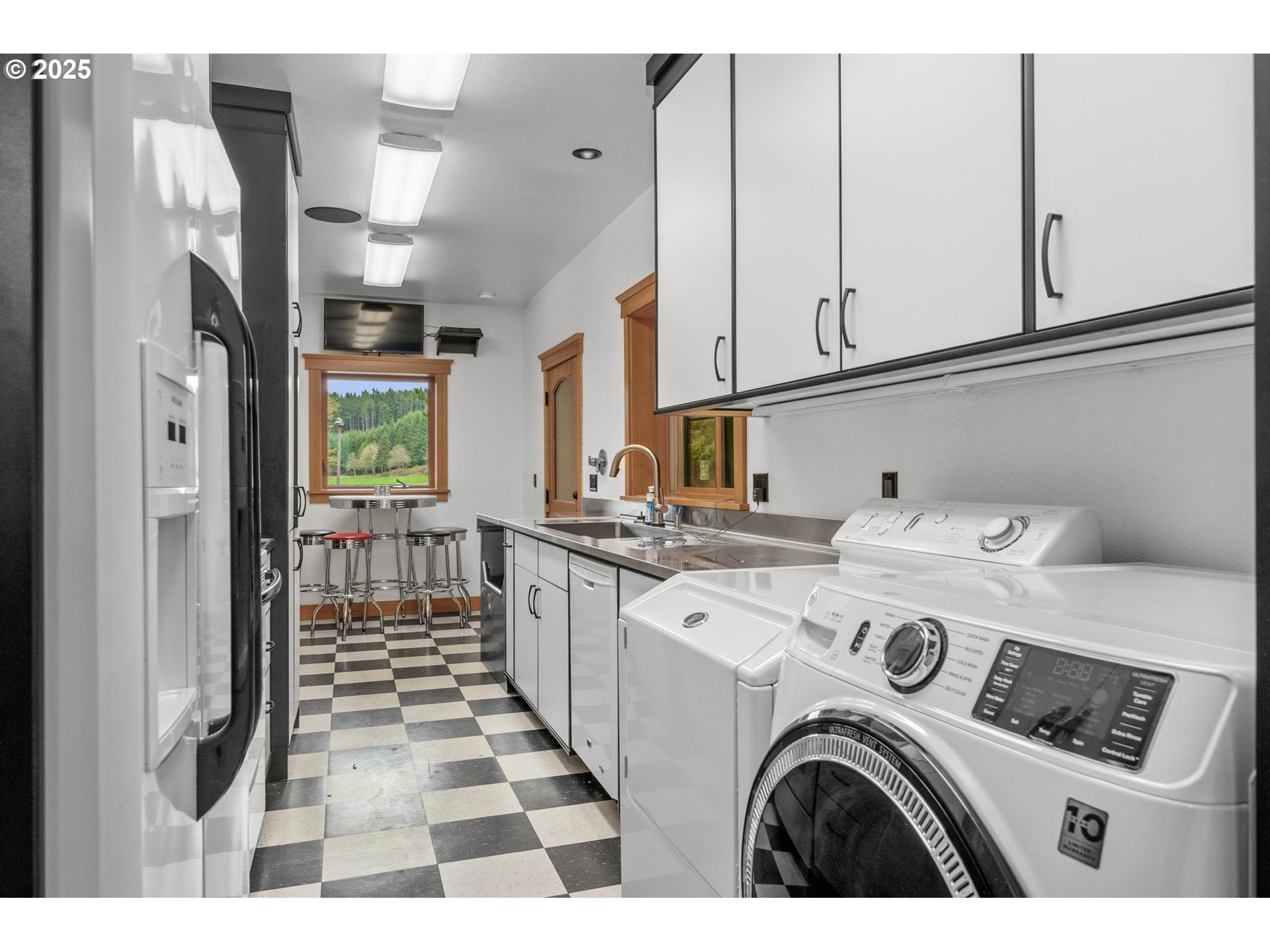 61612 Fays Lane St. Helens, OR 97051 - Photo 27 of 37 a utility room with dryer and washer