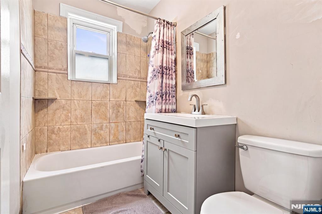 75 Clinton Place Hackensack, NJ 07601 - Photo 21 of 39 Gallery Image 21