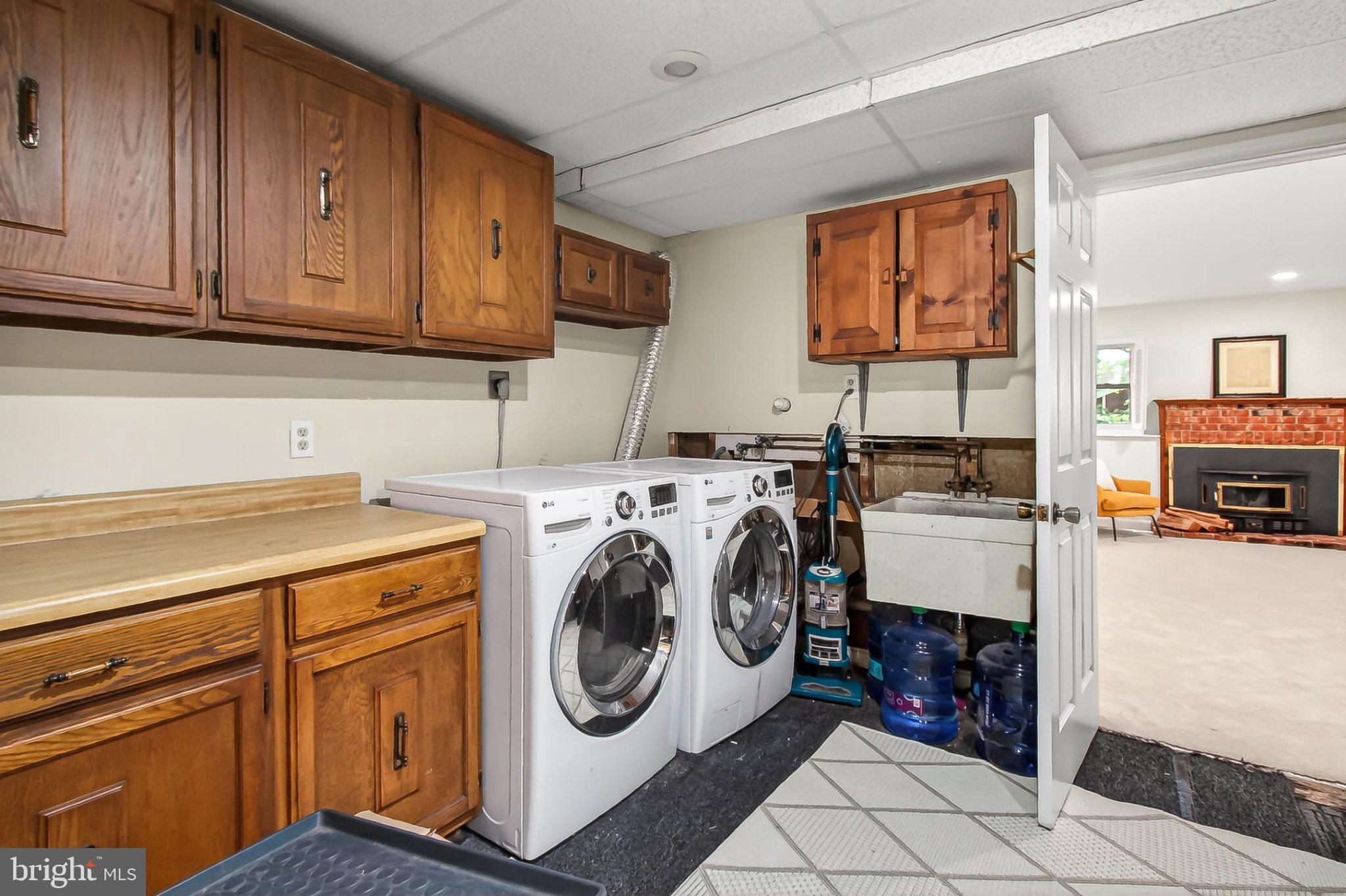 6908 Rochambeau Place Springfield, VA 22153 - Photo 44 of 70 Functional laundry space with utility sink