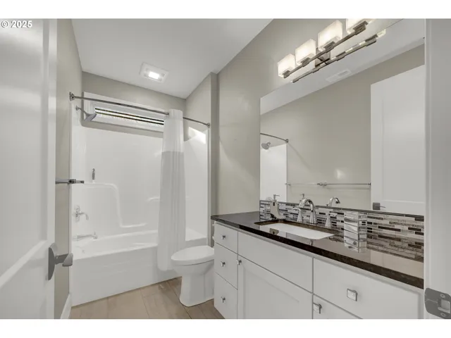 $595,000 | 2060 Lakeland Way, Eugene, OR 97408