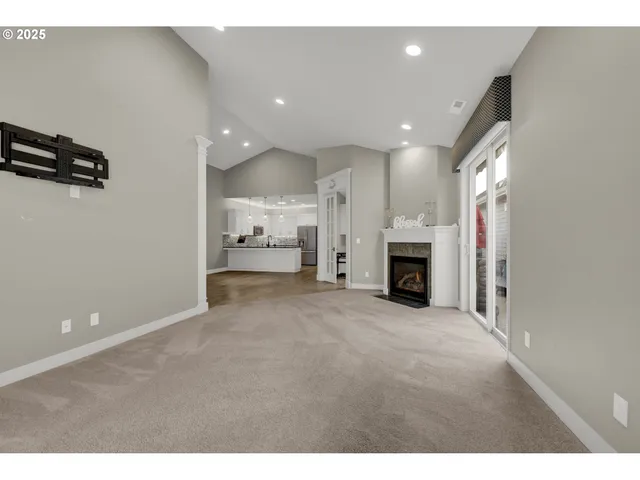 $595,000 | 2060 Lakeland Way, Eugene, OR 97408