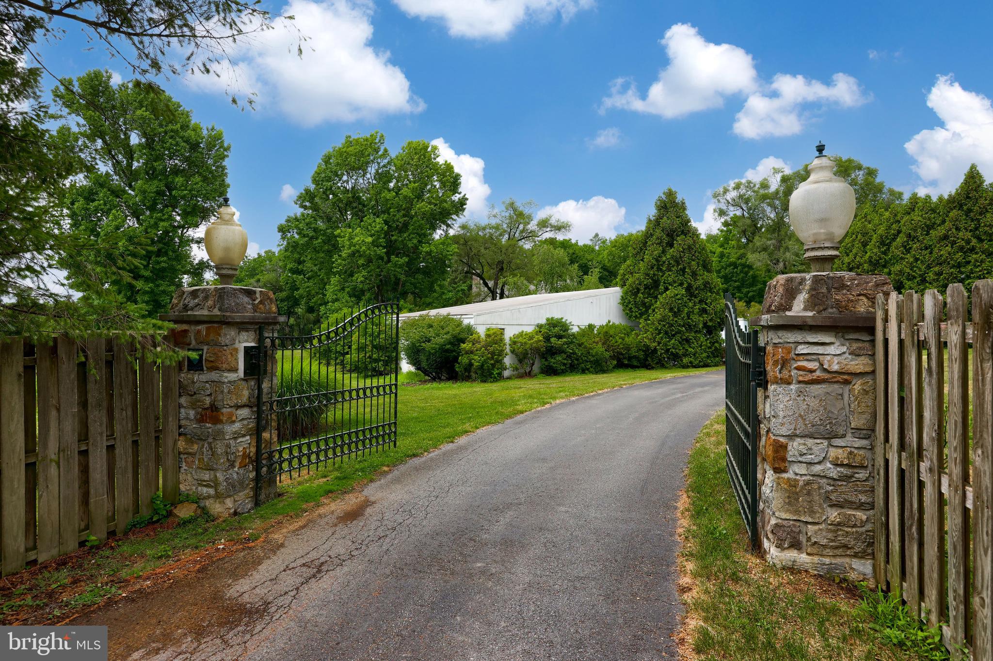 613 Prison Road Leesport, PA 19533 - Photo 11 of 62 Driveway