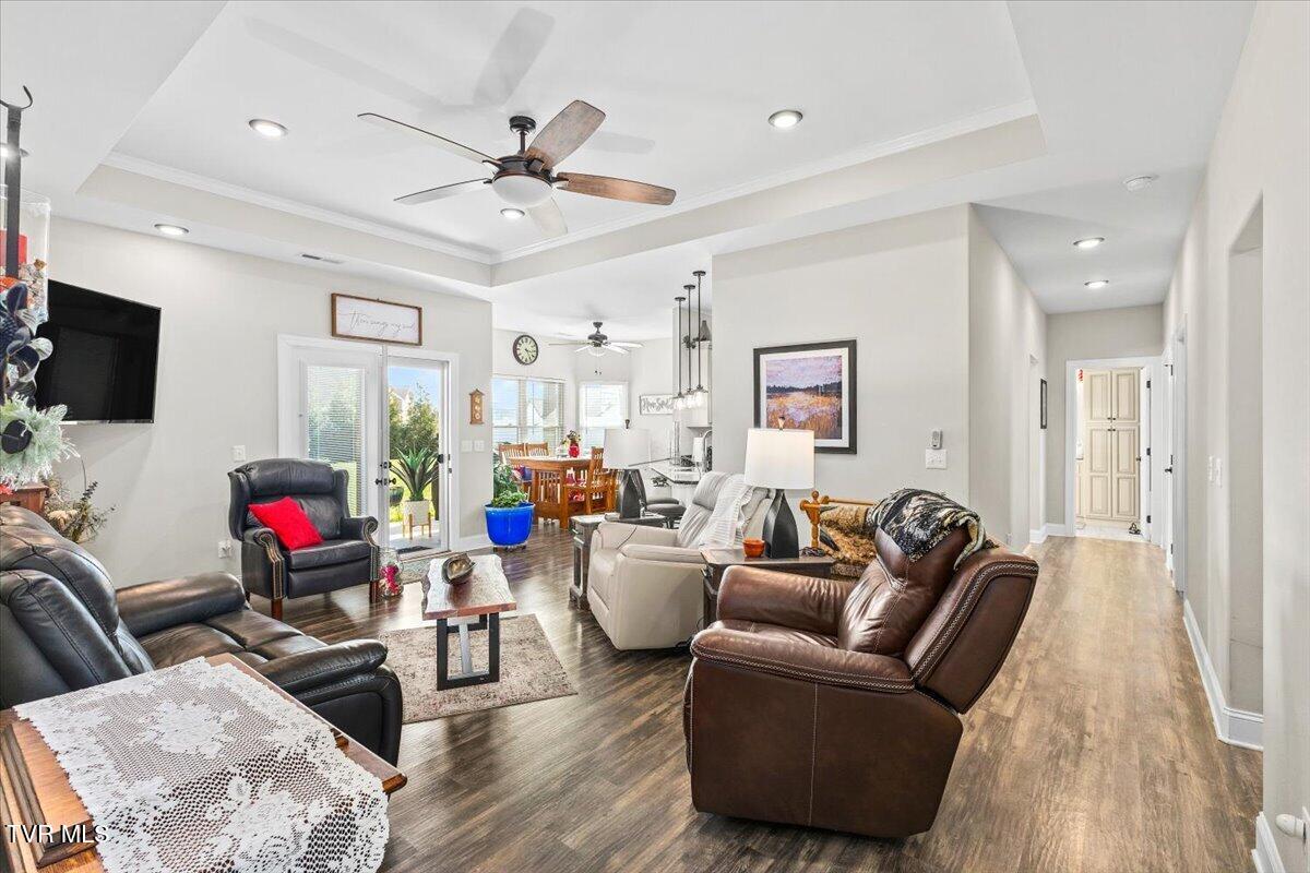 1336 Harmony Road Jonesborough, TN 37659 - Photo 6 of 49 Livingroom