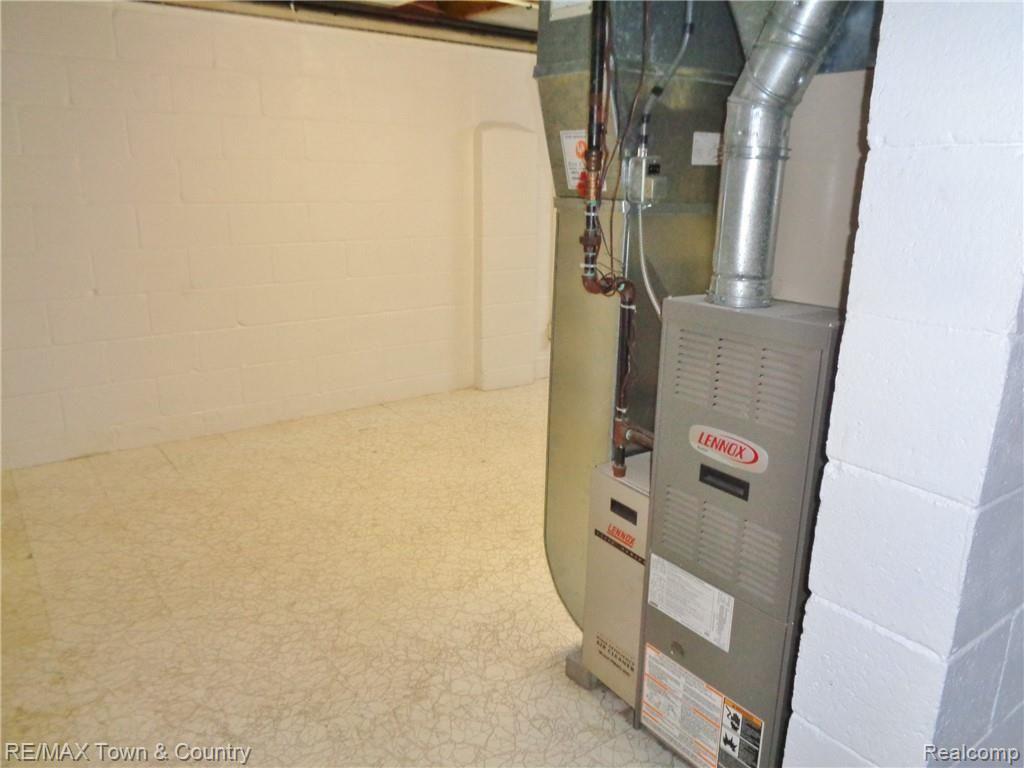 3007 Miller Road Flint, MI 48503 - Photo 34 of 40 DSC00733.JPG