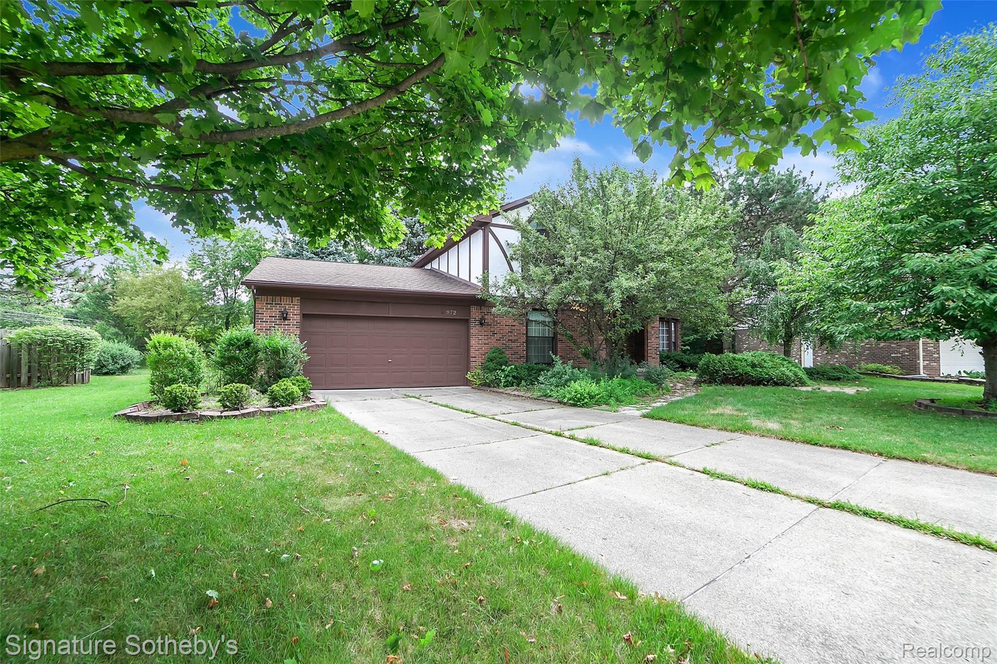 972 Homestead Court Rochester, MI 48309 - Photo 2 of 53 F96D01C8-304D-4DD8-9627-347572DF5A96.jpeg