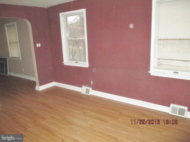 501 Welbrook Road Baltimore, MD 21221 - Photo 3 of 14 Living Room