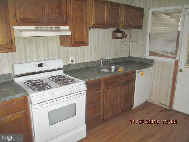 501 Welbrook Road Baltimore, MD 21221 - Photo 5 of 14 Kitchen