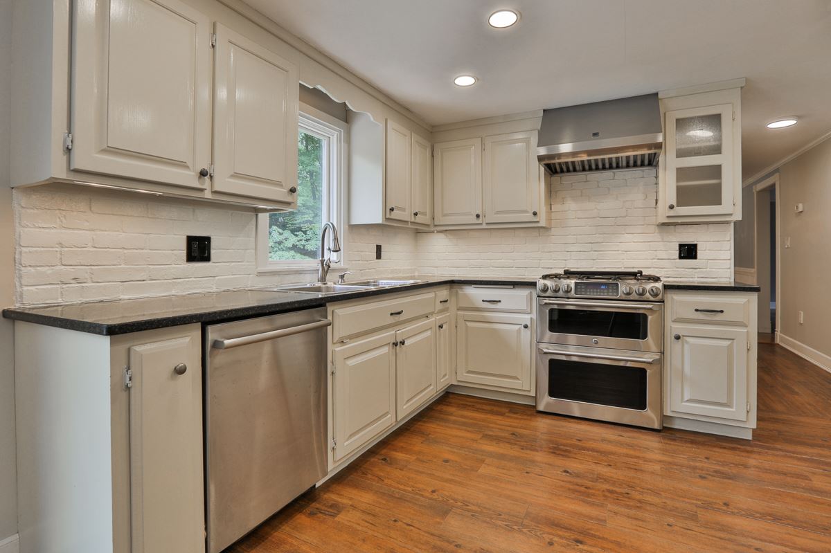 8 Woodridge Road Hampstead, NH 03826 - Photo 15 of 40