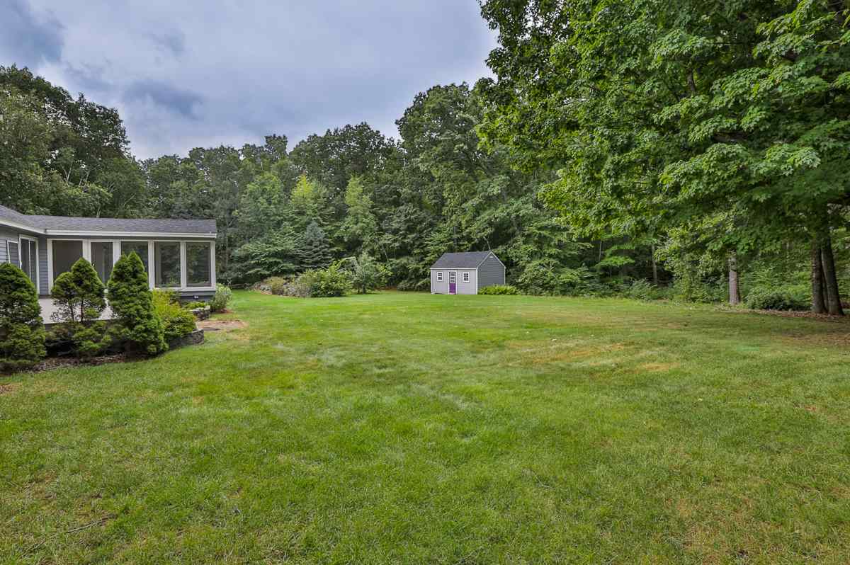 8 Woodridge Road Hampstead, NH 03826 - Photo 4 of 40