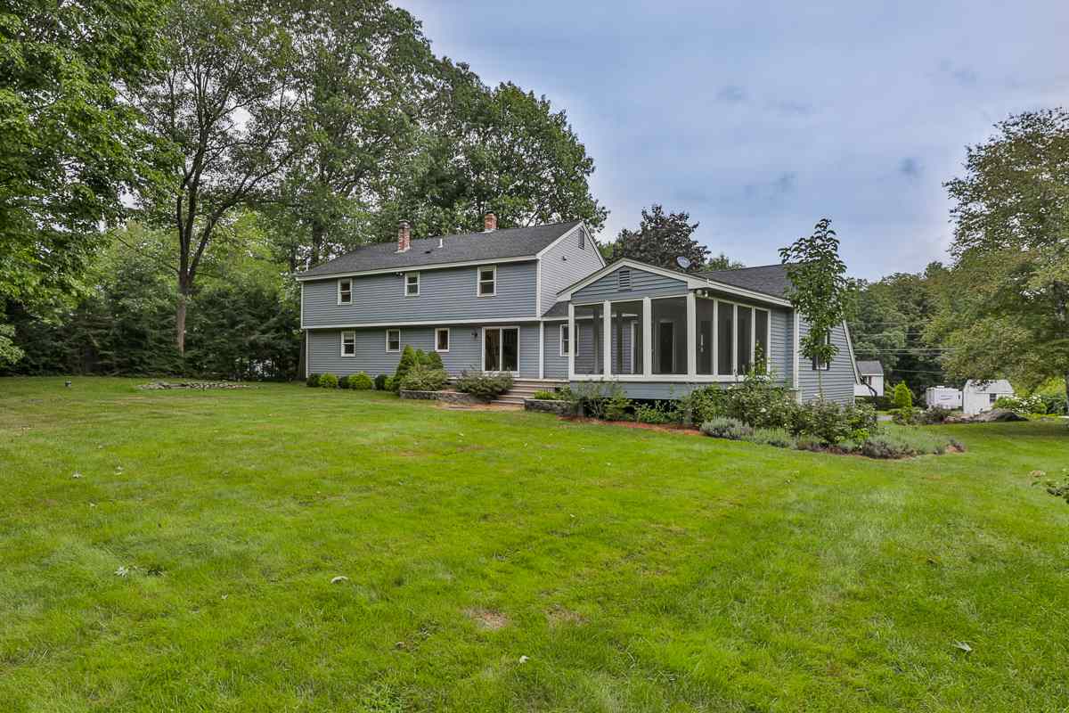 8 Woodridge Road Hampstead, NH 03826 - Photo 5 of 40