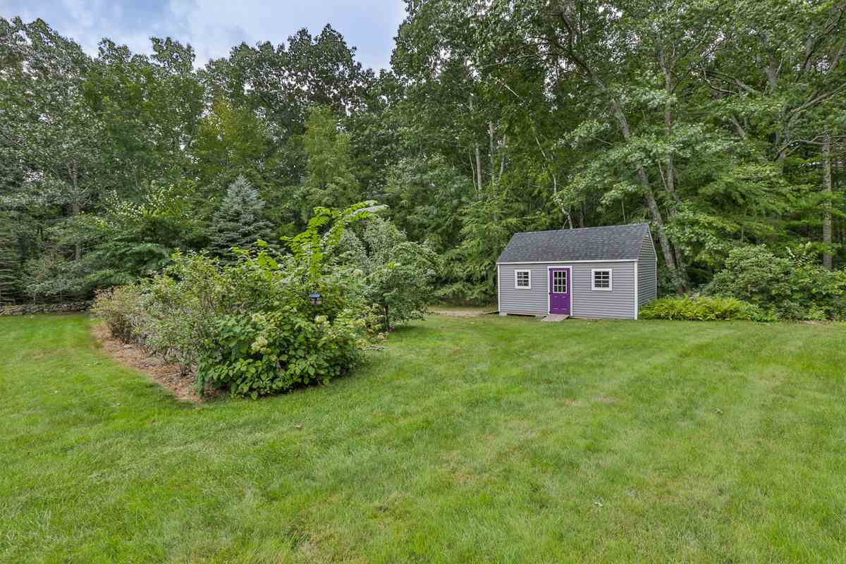 8 Woodridge Road Hampstead, NH 03826 - Photo 7 of 40