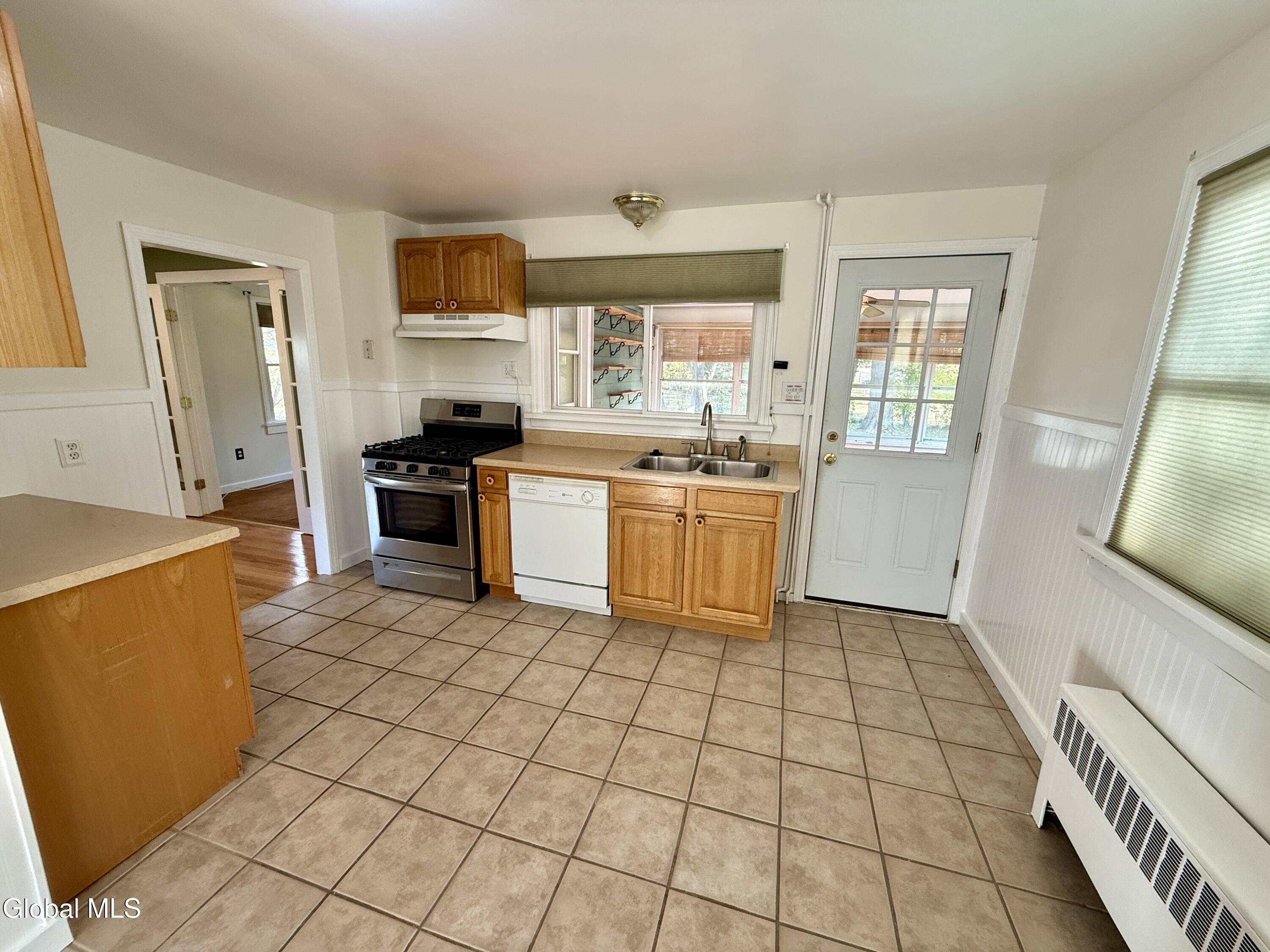 150 Gifford Road Schenectady, NY 12304 - Photo 12 of 32 9