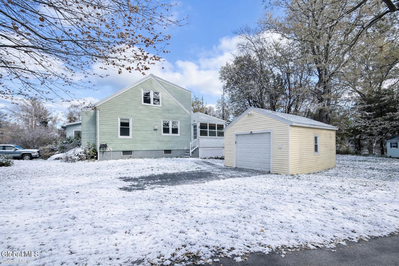 150 Gifford Road Schenectady, NY 12304 - Photo 5 of 32 4