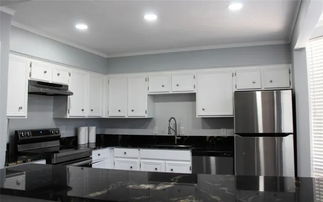 $2,300 | 108 World Of Tennis Square, Unit 108C, Lakeway, TX 78738