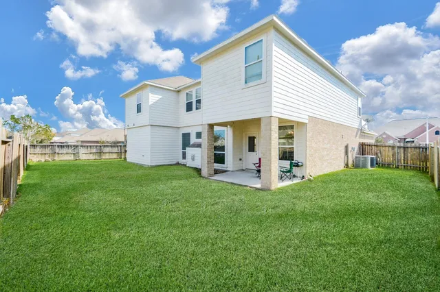 $2,950 | 9947 Valance Way, Conroe, TX 77385