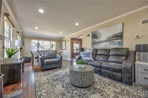 $519,000 | 6203 Morningside Drive, Kansas City, MO 64113