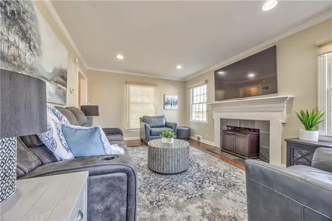 $519,000 | 6203 Morningside Drive, Kansas City, MO 64113