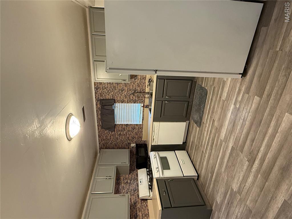 3053 West Grand Street Springfield, MO 65802 - Photo 8 of 35