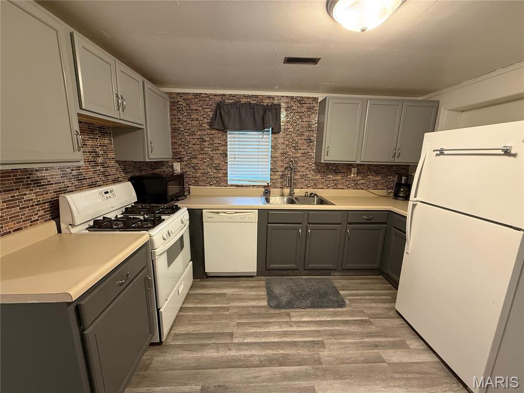 3053 West Grand Street Springfield, MO 65802 - Photo 9 of 35