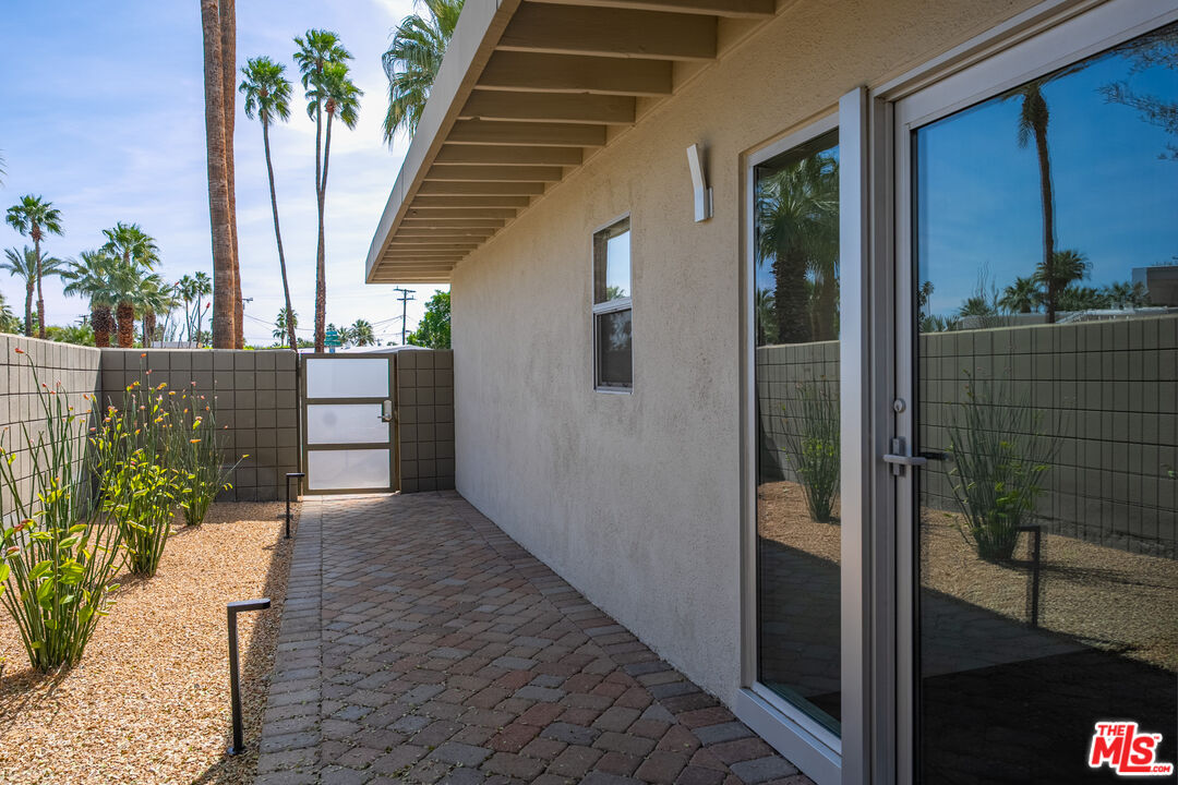 289 North Michelle Road Palm Springs, CA 92262 - Photo 5 of 40