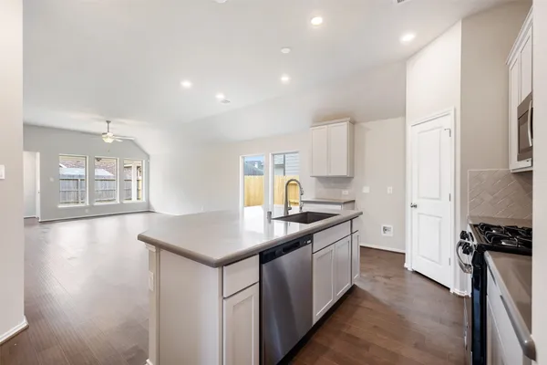 $2,325 | 2606 Prairie Star Lane, Conroe, TX 77385