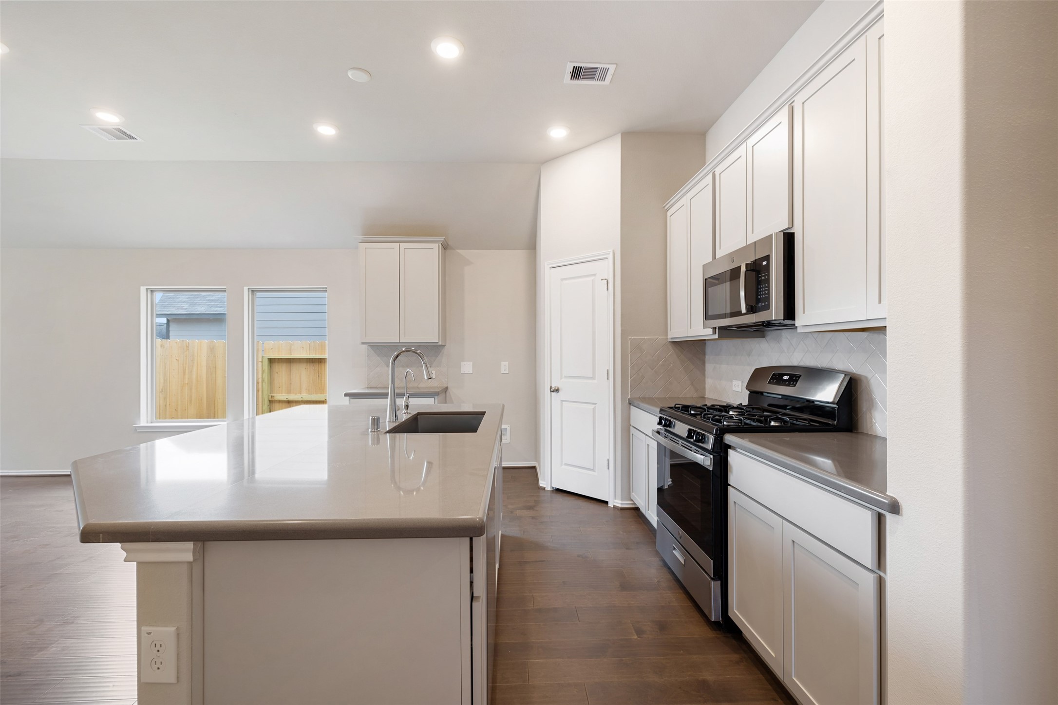 2606 Prairie Star Lane Conroe, TX 77385 - Photo 10 of 34 Refrigerator included! Not pictured.