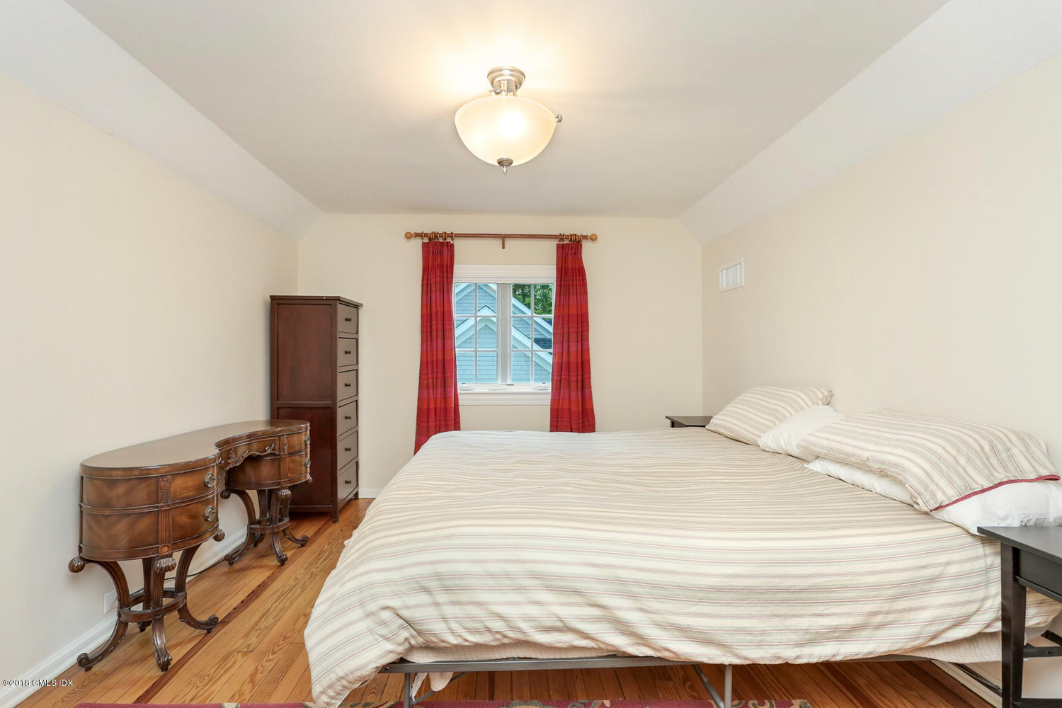 72 Summit Road Riverside, CT 06878 - Photo 21 of 33 72 Summit Rd Riverside CT-large-031-27-0