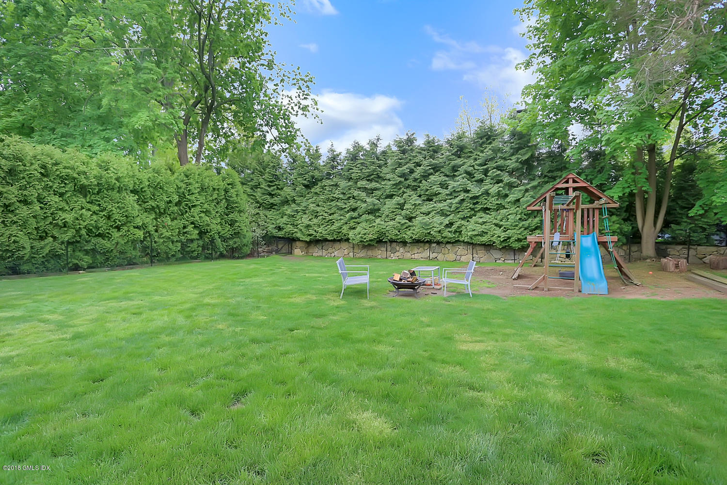 72 Summit Road Riverside, CT 06878 - Photo 25 of 33 72 Summit Rd Riverside CT-large-038-33-0