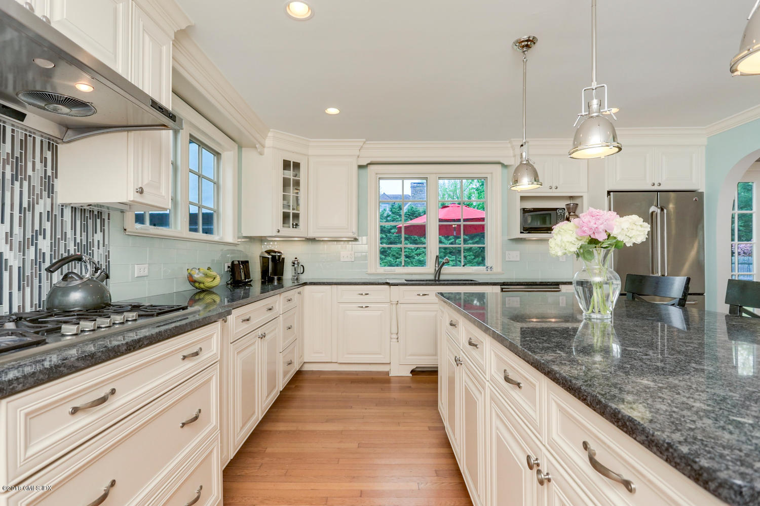 72 Summit Road Riverside, CT 06878 - Photo 4 of 33 72 Summit Rd Riverside CT-large-017-12-0