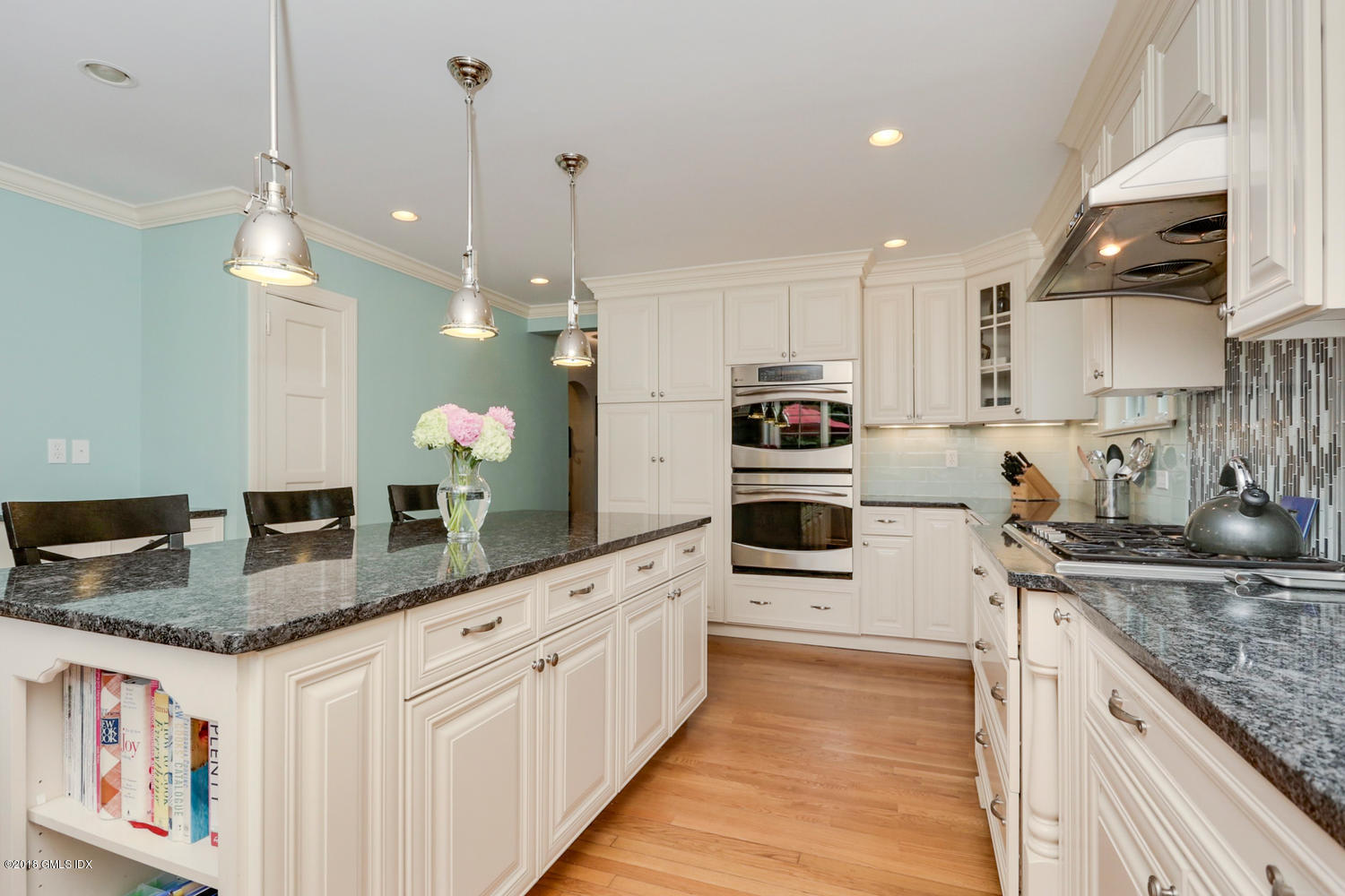 72 Summit Road Riverside, CT 06878 - Photo 5 of 33 72 Summit Rd Riverside CT-large-018-29-0