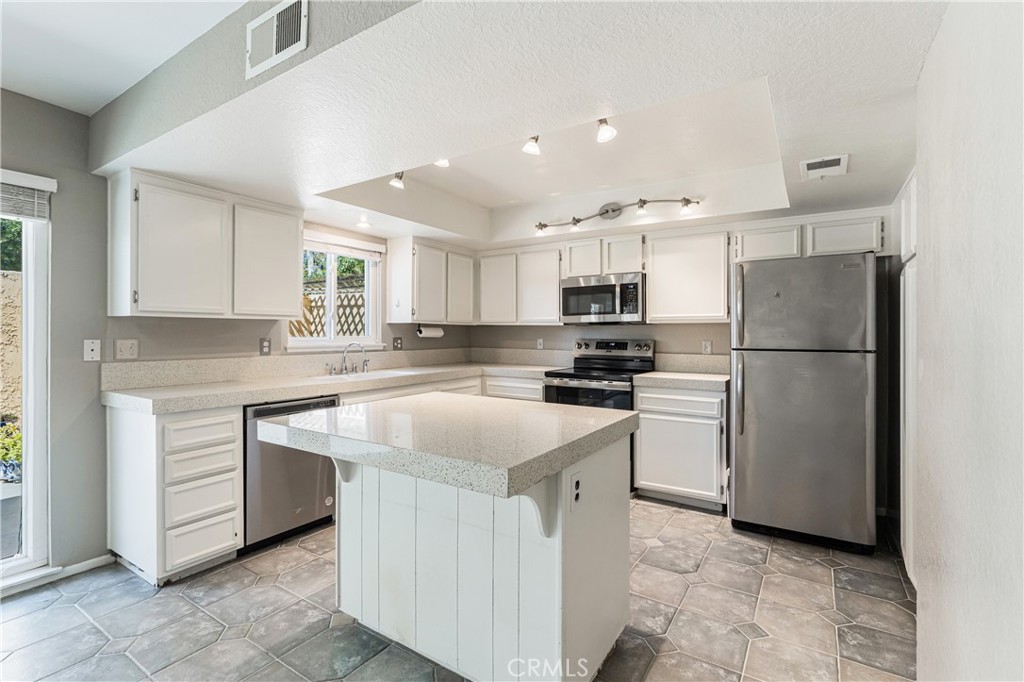 7088 Seville Way Riverside, CA 92506 - Photo 24 of 75