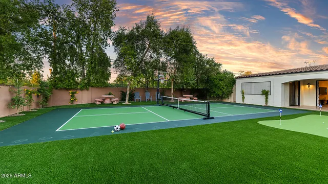 a view of a house with a backyard