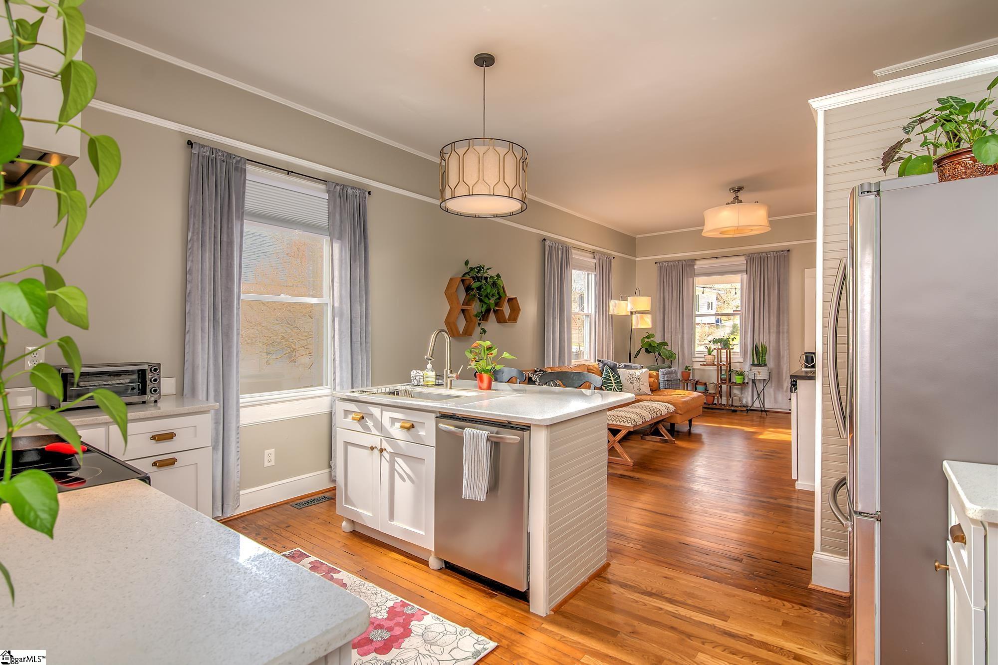 252 Reeves Street Greenville, SC 29605 - Photo 8 of 36 Gallery Image 8