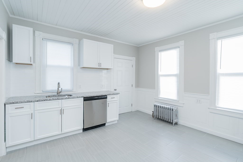 72 Mapledell Street Springfield, MA 01109 - Photo 5 of 19 Gallery Image 5