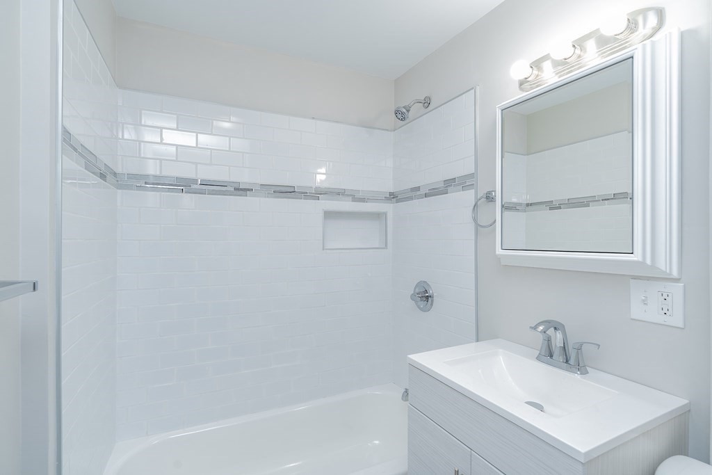 72 Mapledell Street Springfield, MA 01109 - Photo 8 of 19 Gallery Image 8