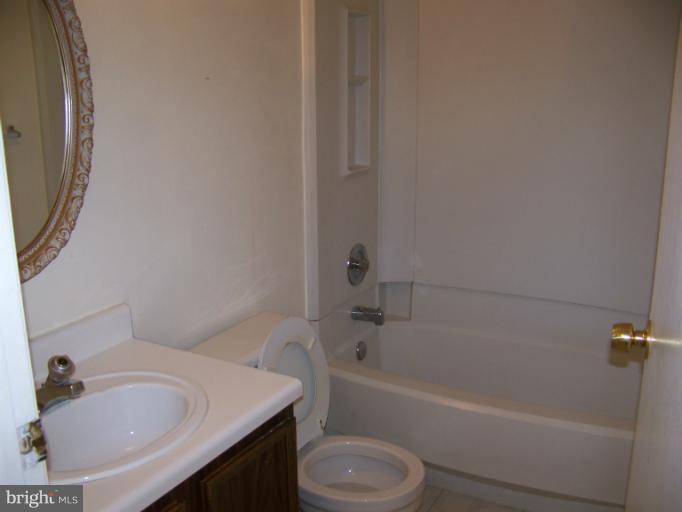 14550 Farmcrest Place Silver Spring, MD 20905 - Photo 13 of 25 Bath