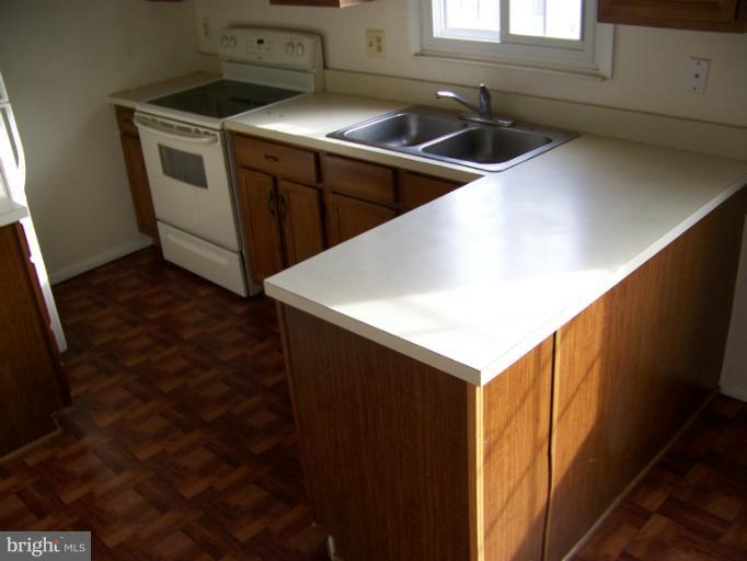14550 Farmcrest Place Silver Spring, MD 20905 - Photo 18 of 25 Kitchen