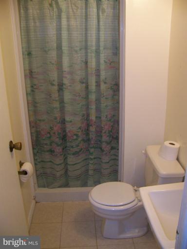 14550 Farmcrest Place Silver Spring, MD 20905 - Photo 23 of 25 Full Bathroom