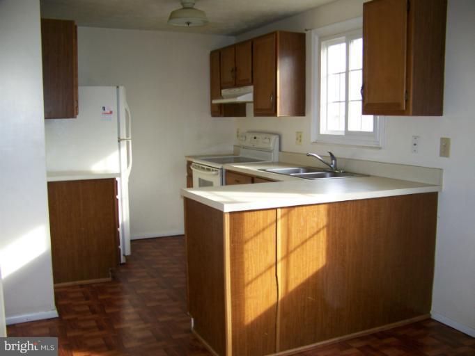 14550 Farmcrest Place Silver Spring, MD 20905 - Photo 9 of 25 Kitchen