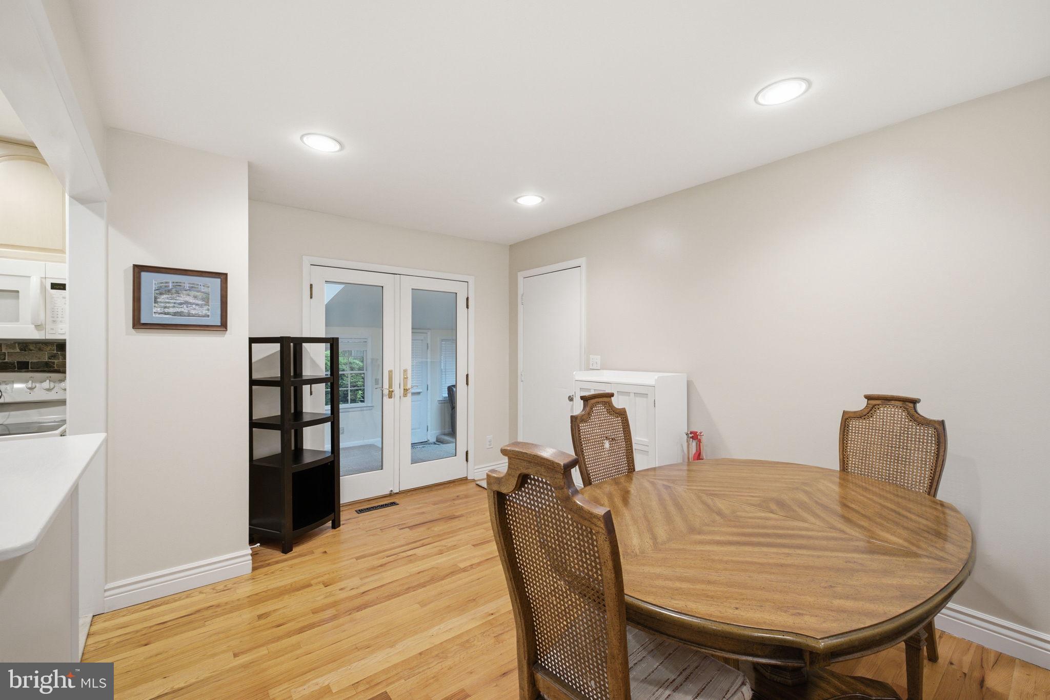 11937 Bayswater Road Gaithersburg, MD 20878 - Photo 10 of 55 Bright and inviting dining space.