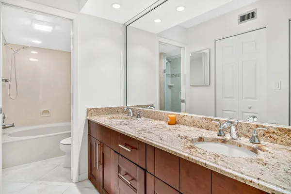 $195,000 | 5021 Oakhill Lane, Unit 115, Delray Beach, FL 33484