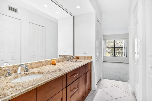 $195,000 | 5021 Oakhill Lane, Unit 115, Delray Beach, FL 33484