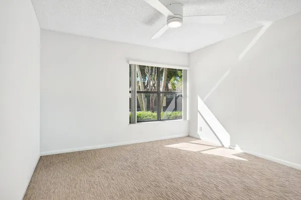 $195,000 | 5021 Oakhill Lane, Unit 115, Delray Beach, FL 33484