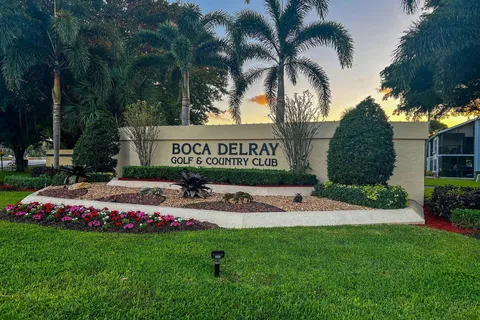 $235,000 | 5021 Oakhill Lane, Unit 115, Delray Beach, FL 33484