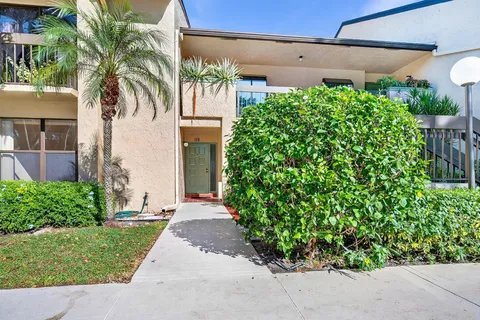 $235,000 | 5021 Oakhill Lane, Unit 115, Delray Beach, FL 33484