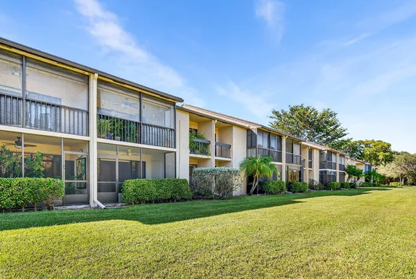 $195,000 | 5021 Oakhill Lane, Unit 115, Delray Beach, FL 33484