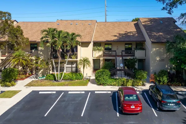 $195,000 | 5021 Oakhill Lane, Unit 115, Delray Beach, FL 33484