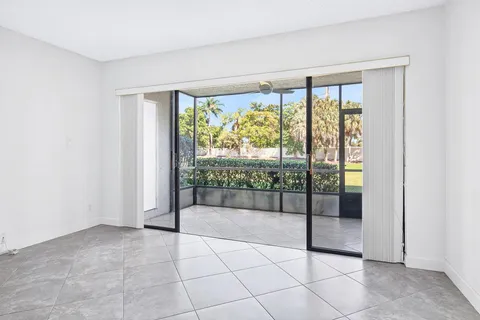 $235,000 | 5021 Oakhill Lane, Unit 115, Delray Beach, FL 33484