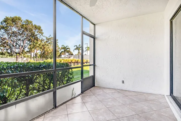 $195,000 | 5021 Oakhill Lane, Unit 115, Delray Beach, FL 33484